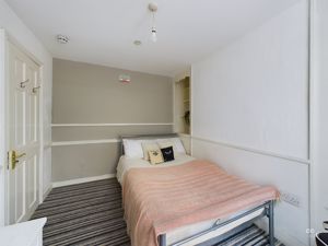 bed 2 - click for photo gallery